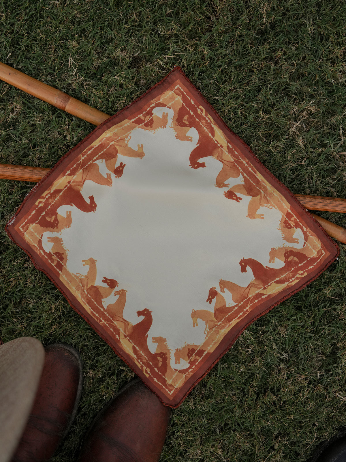 POCKET SQUARE - HORSE OF GOLD
