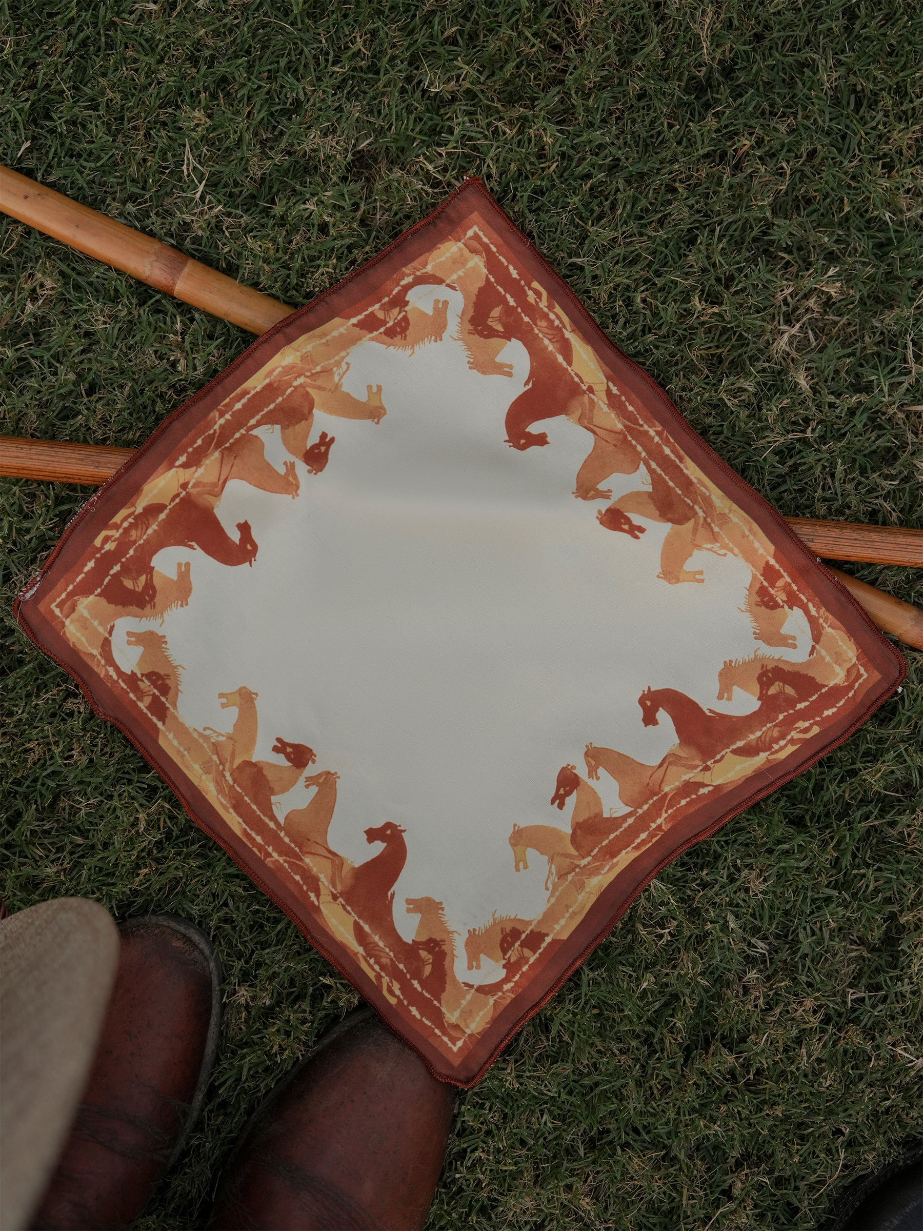 POCKET SQUARE - HORSE OF GOLD