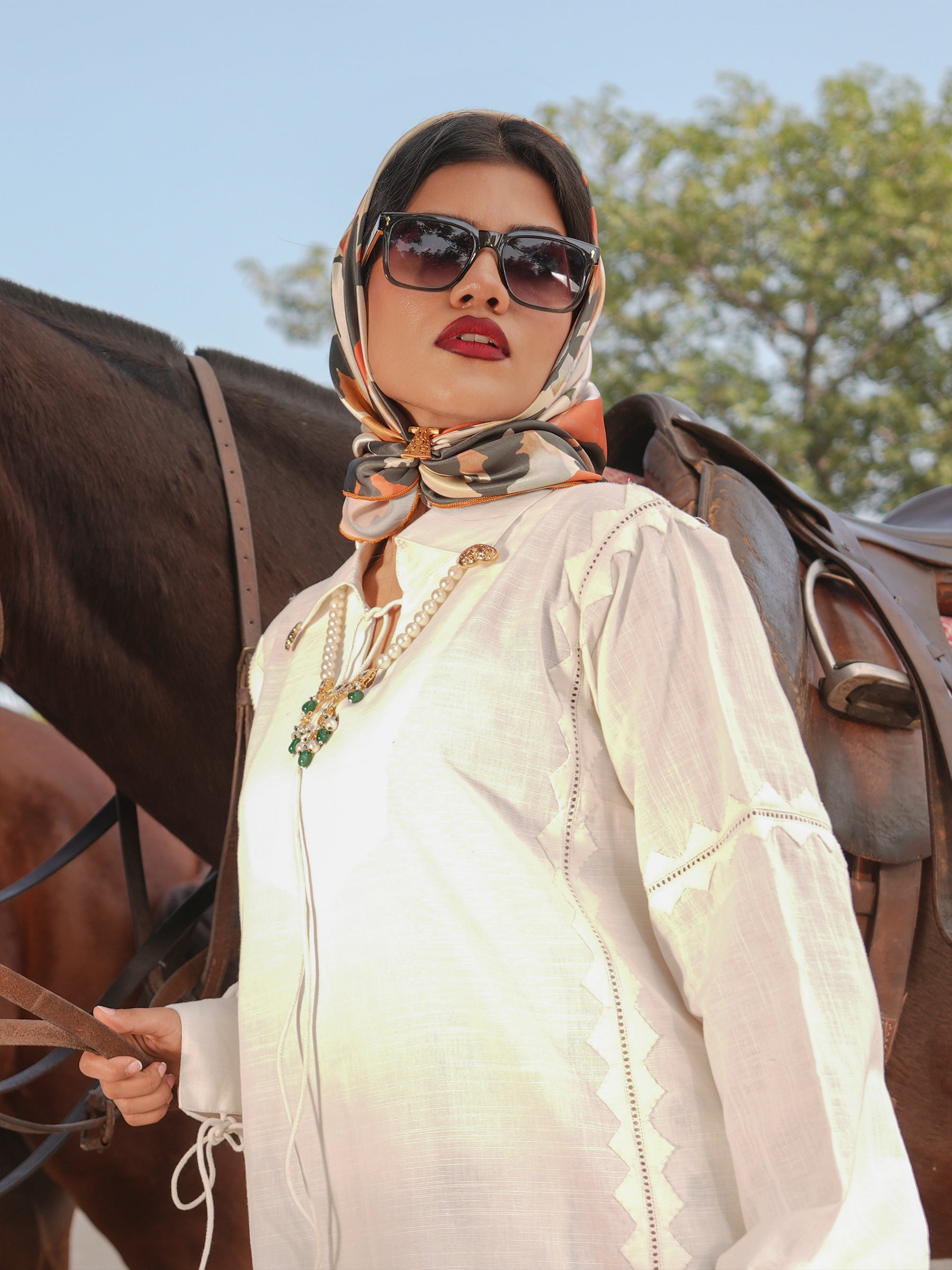 SCARF - UNTAMED FLORALS